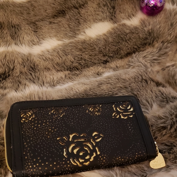 Betsey Johnson Clutch, Black with Gold Roses. NWOT - Picture 6 of 7